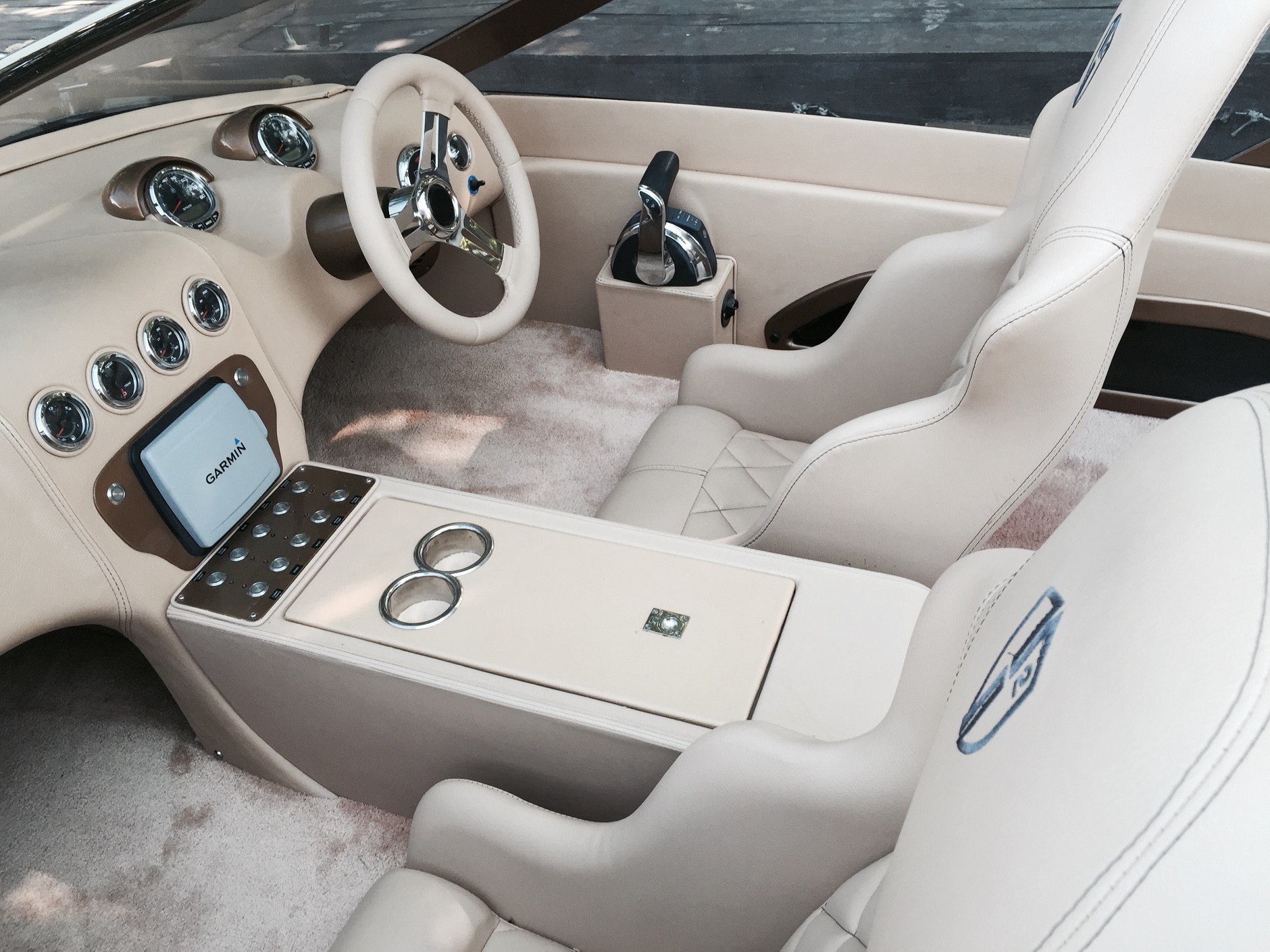 Hullsquared speedboat catamaran